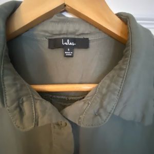 Lulu’s button up top